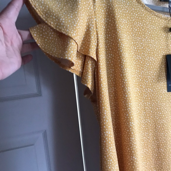 Yellow polka dot short sleeve flutter top - Picture 5 of 8